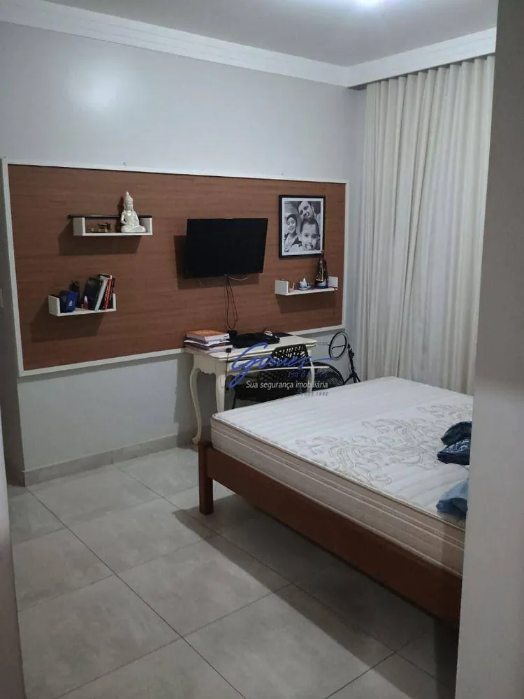 Casa, 3 quartos, 210 m² - Foto 1