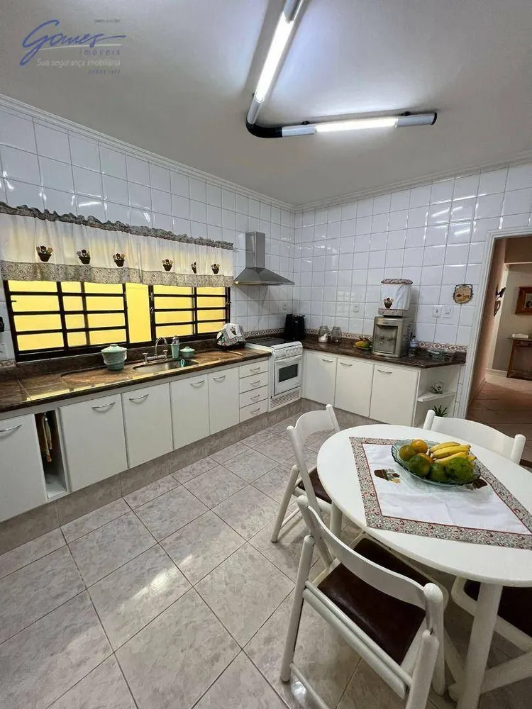 Casa, 4 quartos, 235 m² - Foto 11