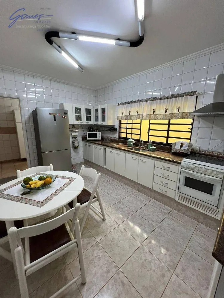 Casa, 4 quartos, 235 m² - Foto 10