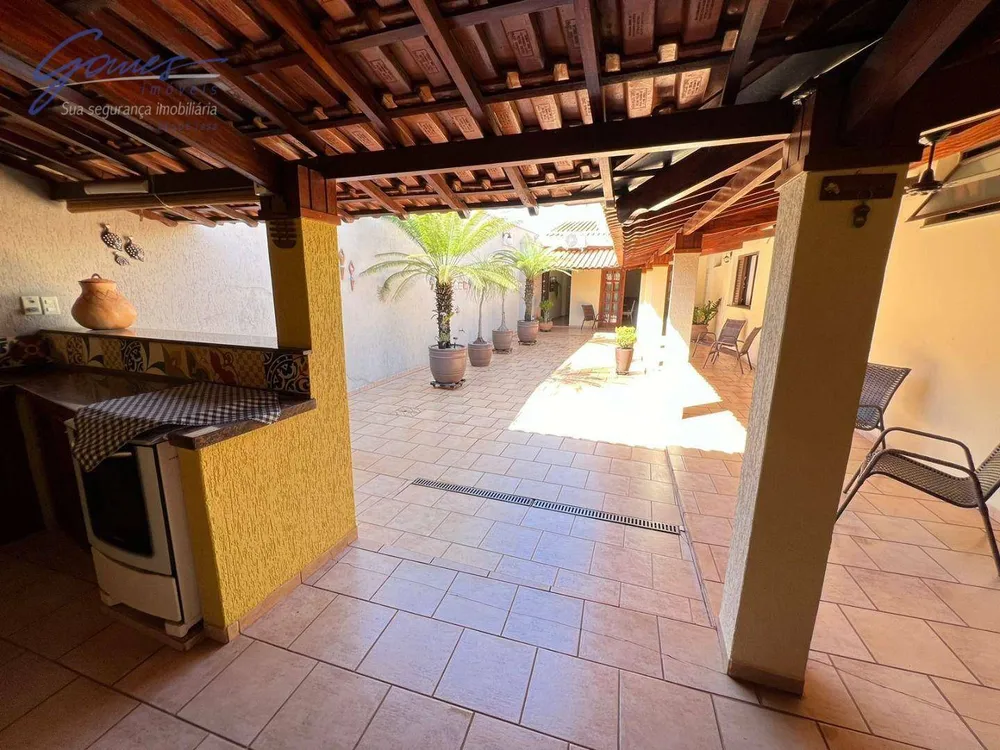 Casa, 4 quartos, 235 m² - Foto 1