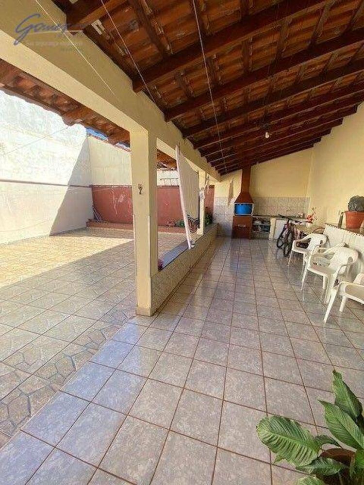 Casa, 3 quartos, 220 m² - Foto 1
