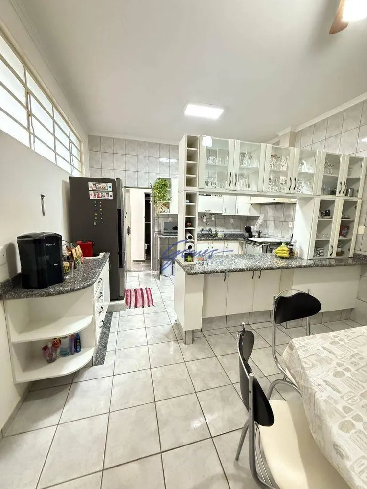 Casa, 3 quartos, 252 m² - Foto 6