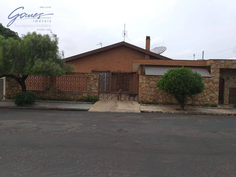 Chácara, 4 quartos, 1045 m² - Foto 1