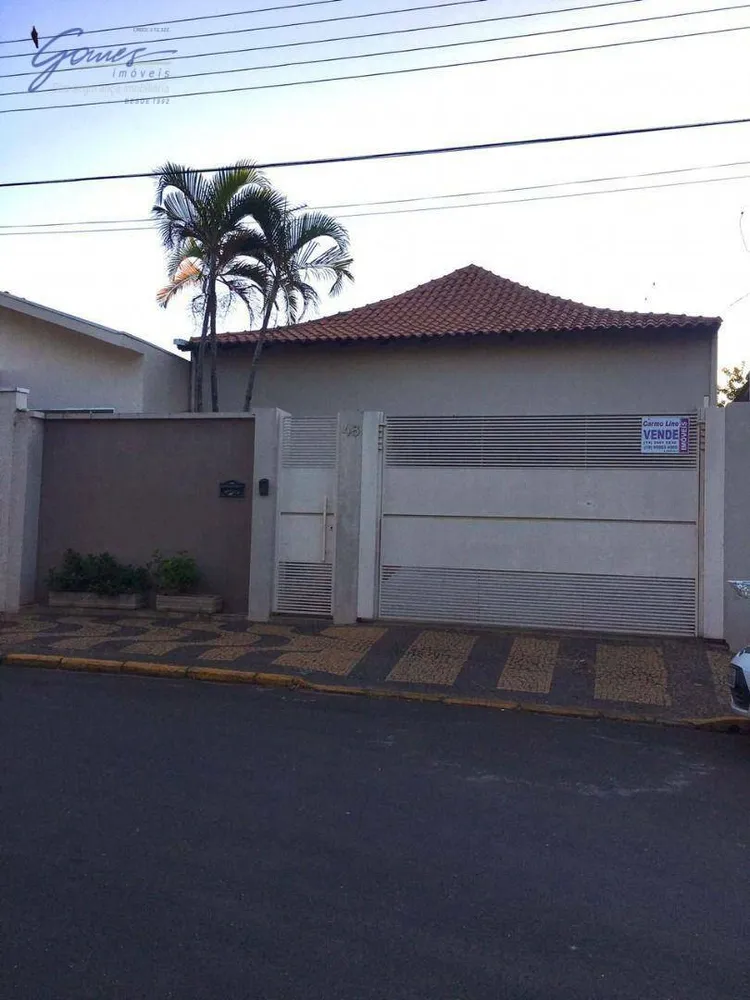 Casa, 4 quartos, 214 m² - Foto 1