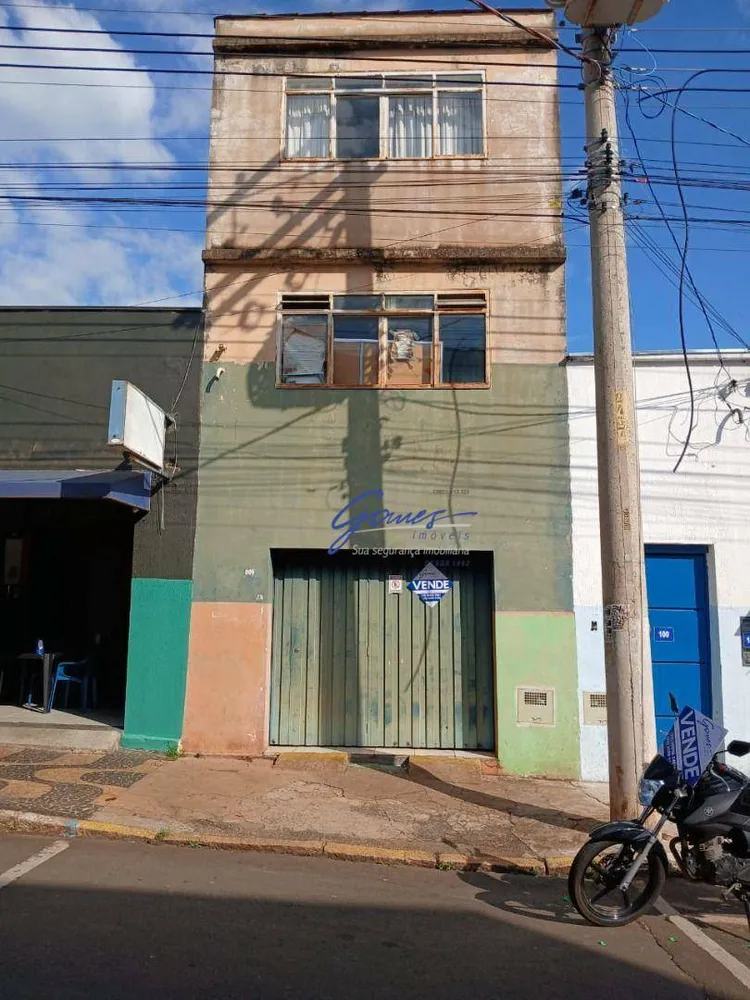 Sobrado, 3 quartos, 527 m² - Foto 1