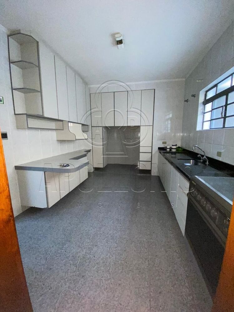Casa para alugar com 3 quartos, 240m² - Foto 8