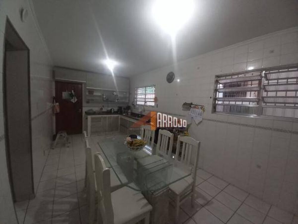 Casa, 3 quartos, 215 m² - Foto 1