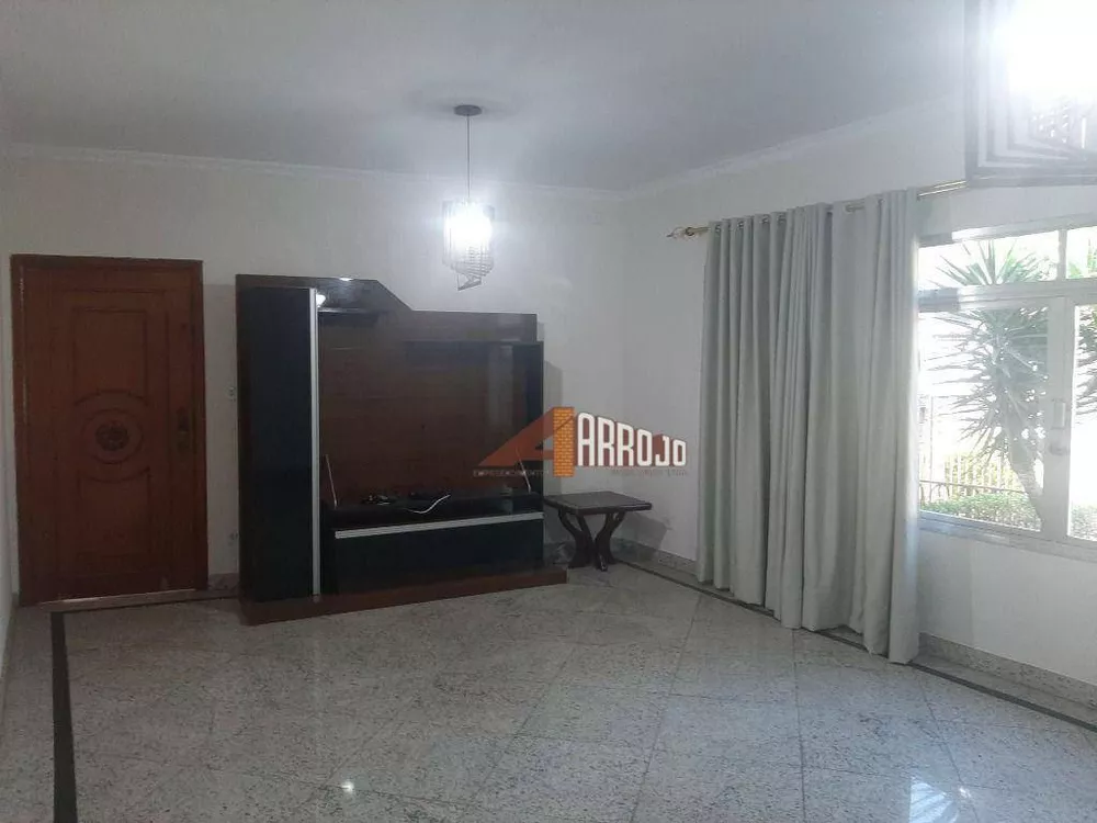 Casa à venda com 5 quartos, 378m² - Foto 1