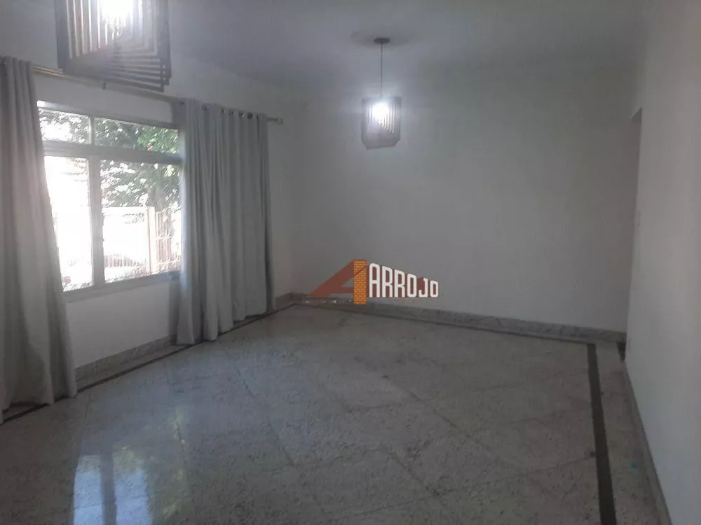 Casa à venda com 5 quartos, 378m² - Foto 2