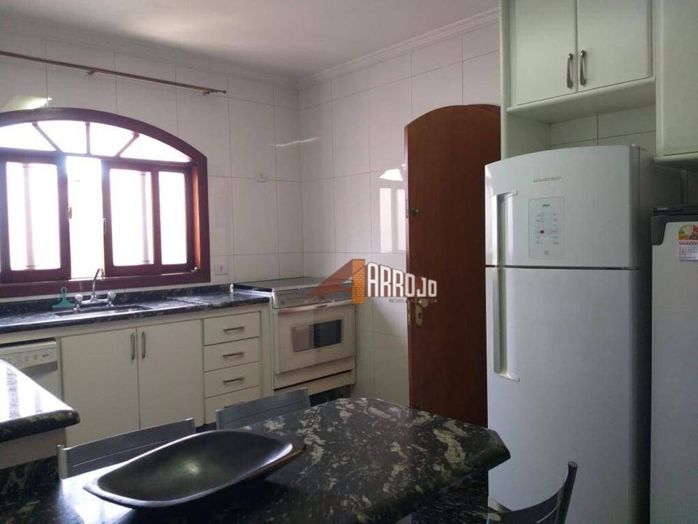 Casa, 3 quartos, 227 m² - Foto 2