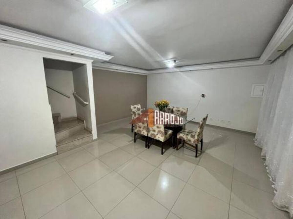 Sobrado à venda com 3 quartos, 300m² - Foto 1