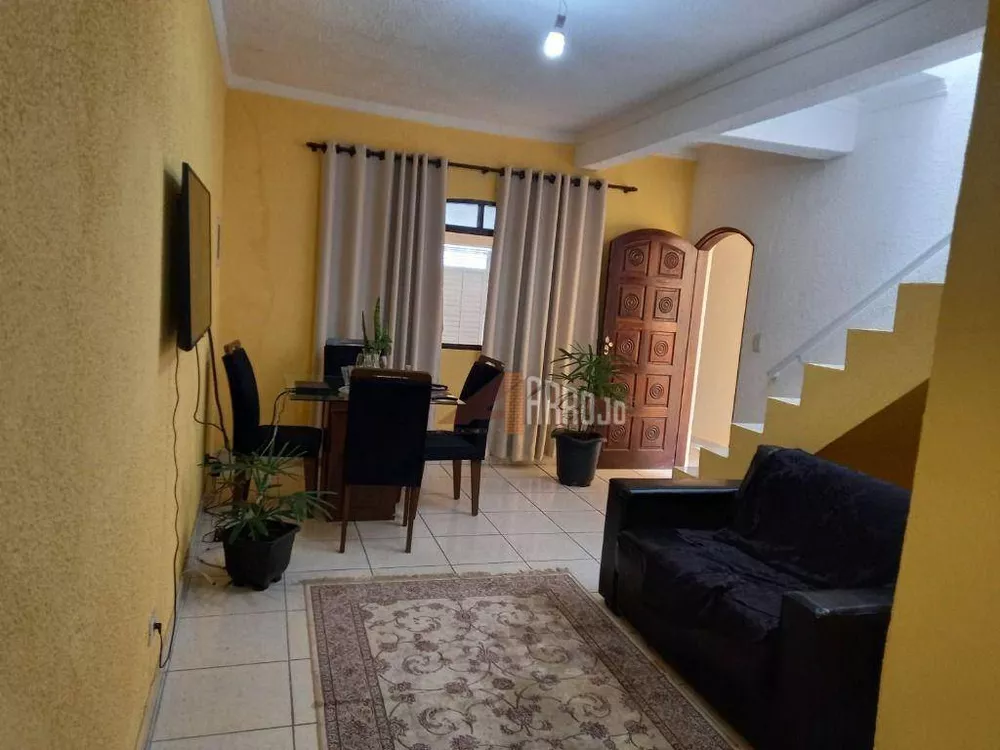 Sobrado à venda com 2 quartos, 195m² - Foto 1