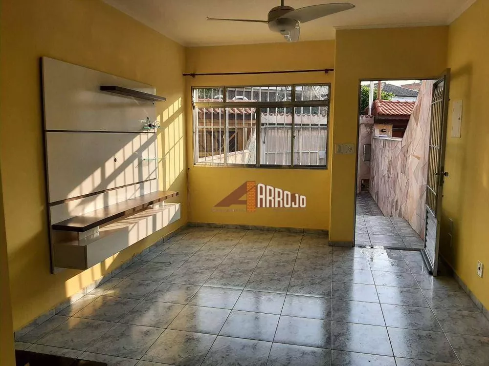 Sobrado à venda com 2 quartos, 138m² - Foto 2