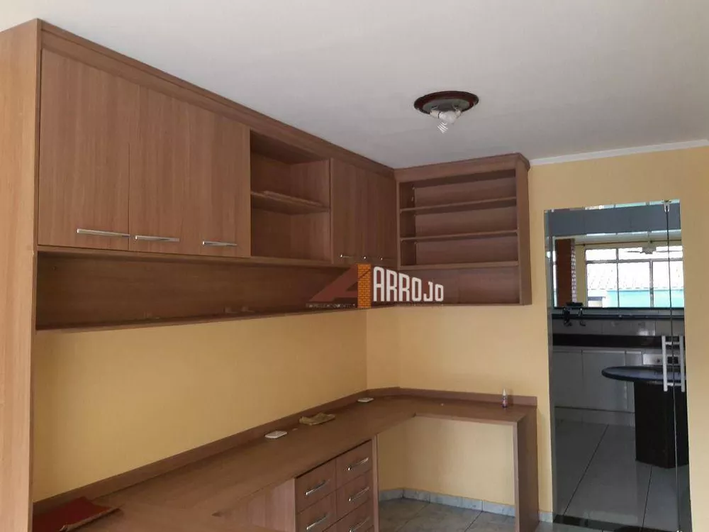 Sobrado à venda com 2 quartos, 138m² - Foto 3