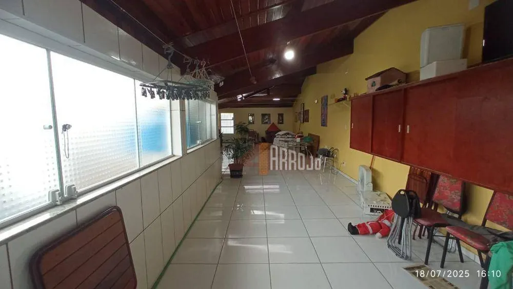 Sobrado, 3 quartos, 240 m² - Foto 2