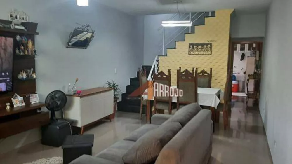 Sobrado à venda com 3 quartos, 102m² - Foto 1