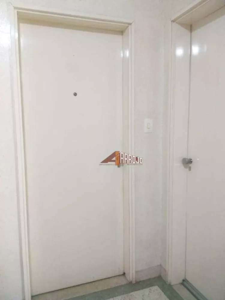 Apartamento à venda com 3 quartos, 77m² - Foto 2