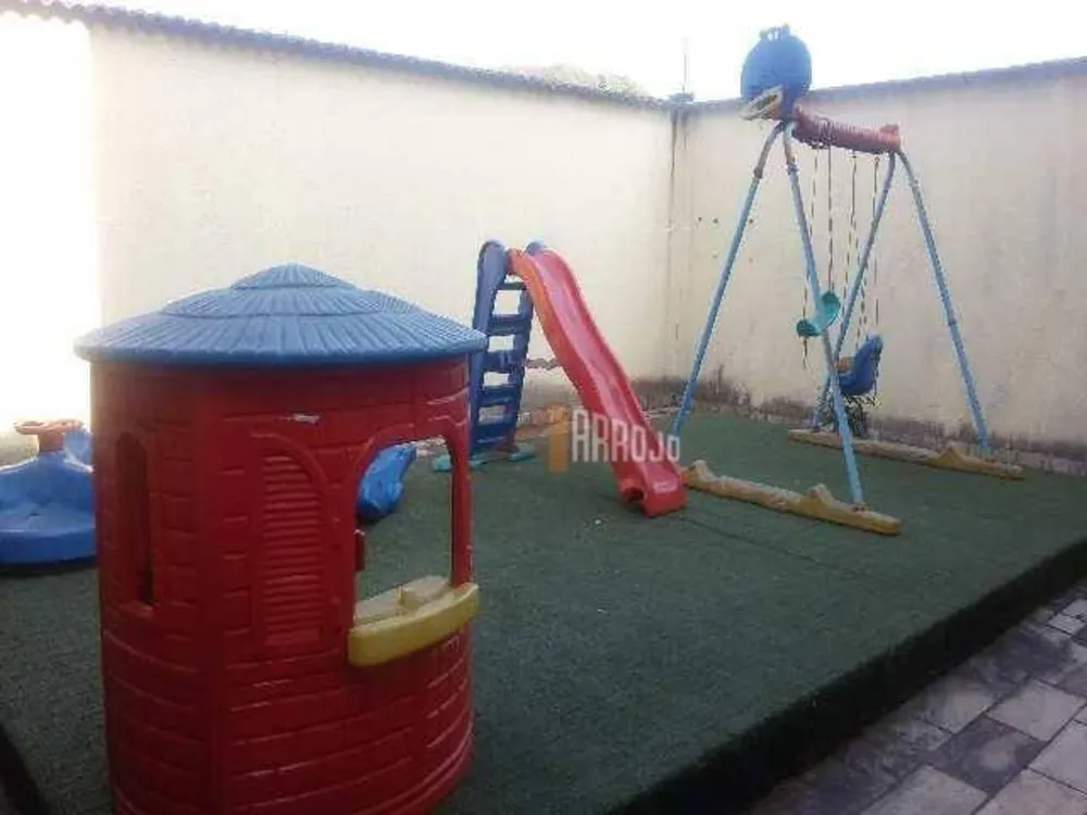 Sobrado, 3 quartos, 329 m² - Foto 1