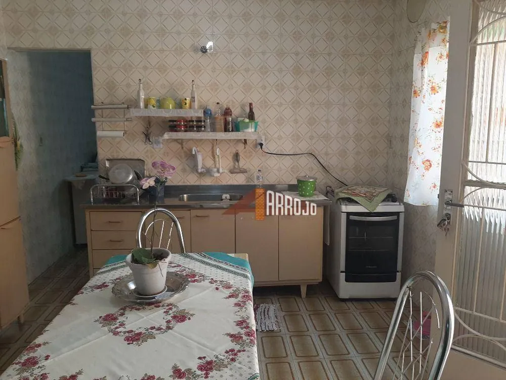 Casa, 2 quartos, 225 m² - Foto 1