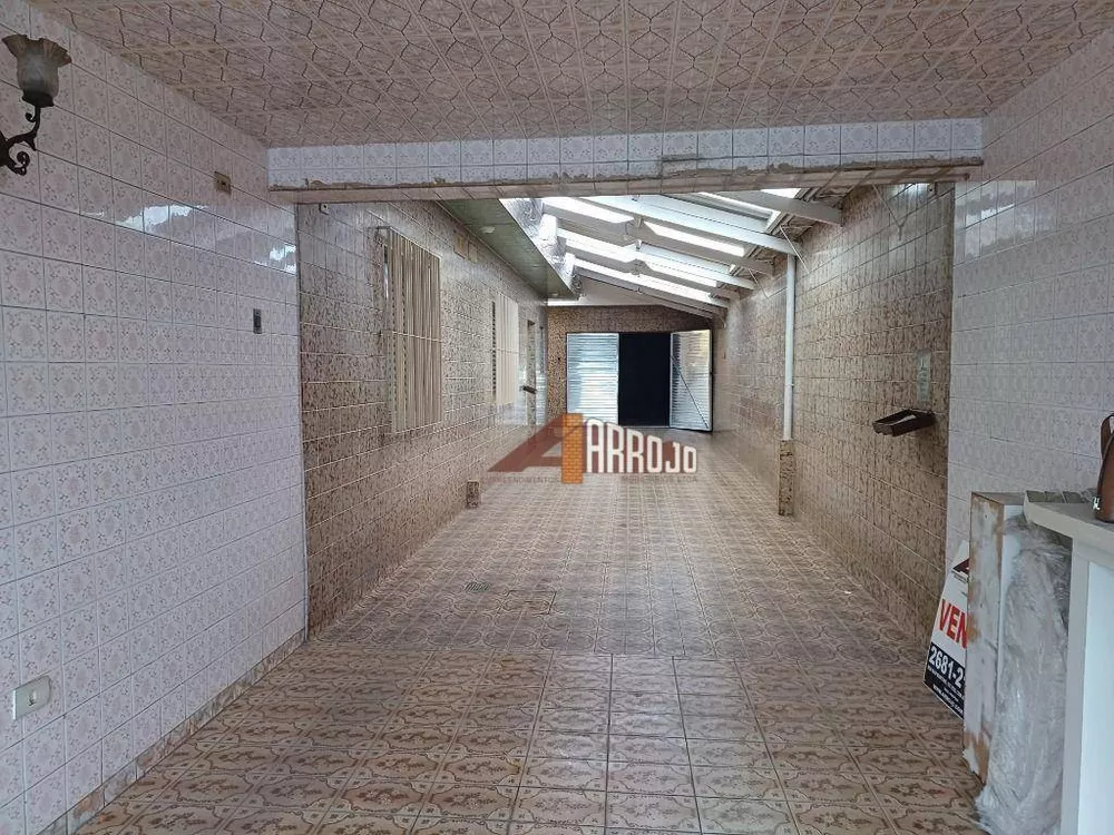 Casa à venda com 3 quartos, 250m² - Foto 2