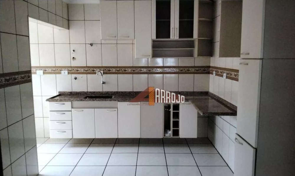 Apartamento à venda com 3 quartos, 76m² - Foto 3