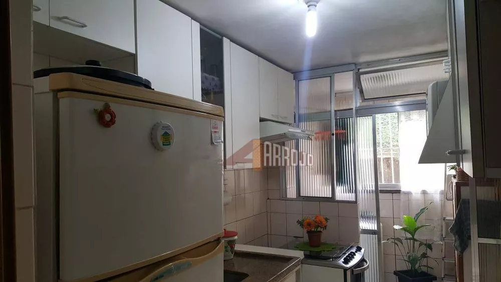 Apartamento à venda com 2 quartos, 50m² - Foto 2