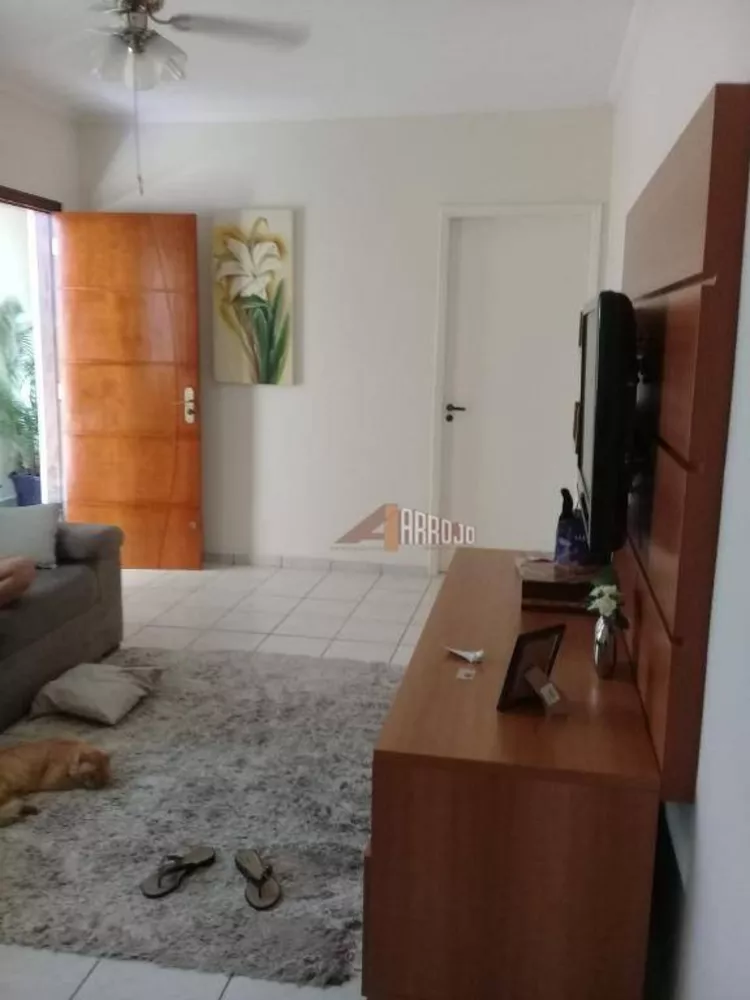 Casa à venda com 3 quartos, 160m² - Foto 1