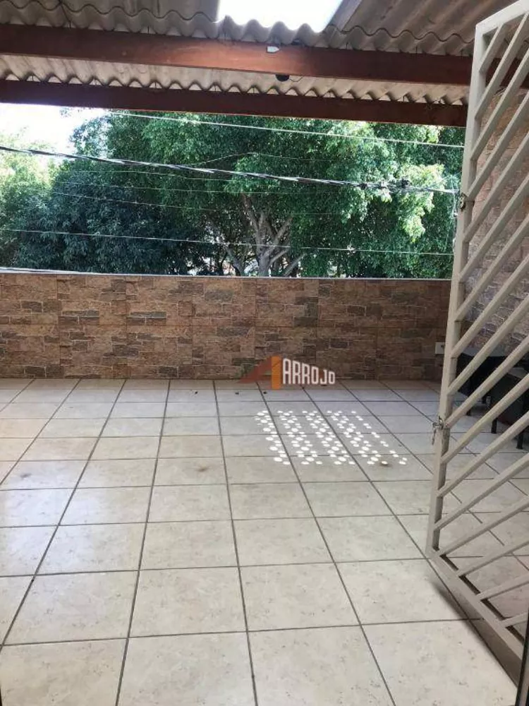 Sobrado à venda com 2 quartos, 130m² - Foto 2