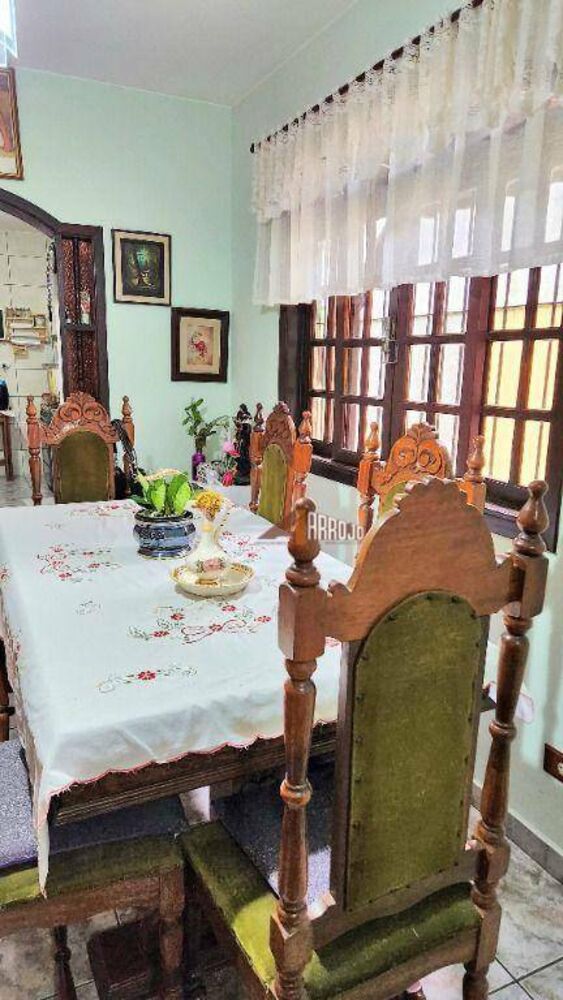 Casa, 3 quartos, 216 m² - Foto 1