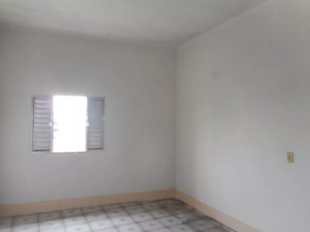 Casa para alugar com 2 quartos, 70m² - Foto 4