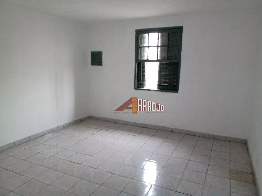 Casa para alugar com 1 quarto, 70m² - Foto 2