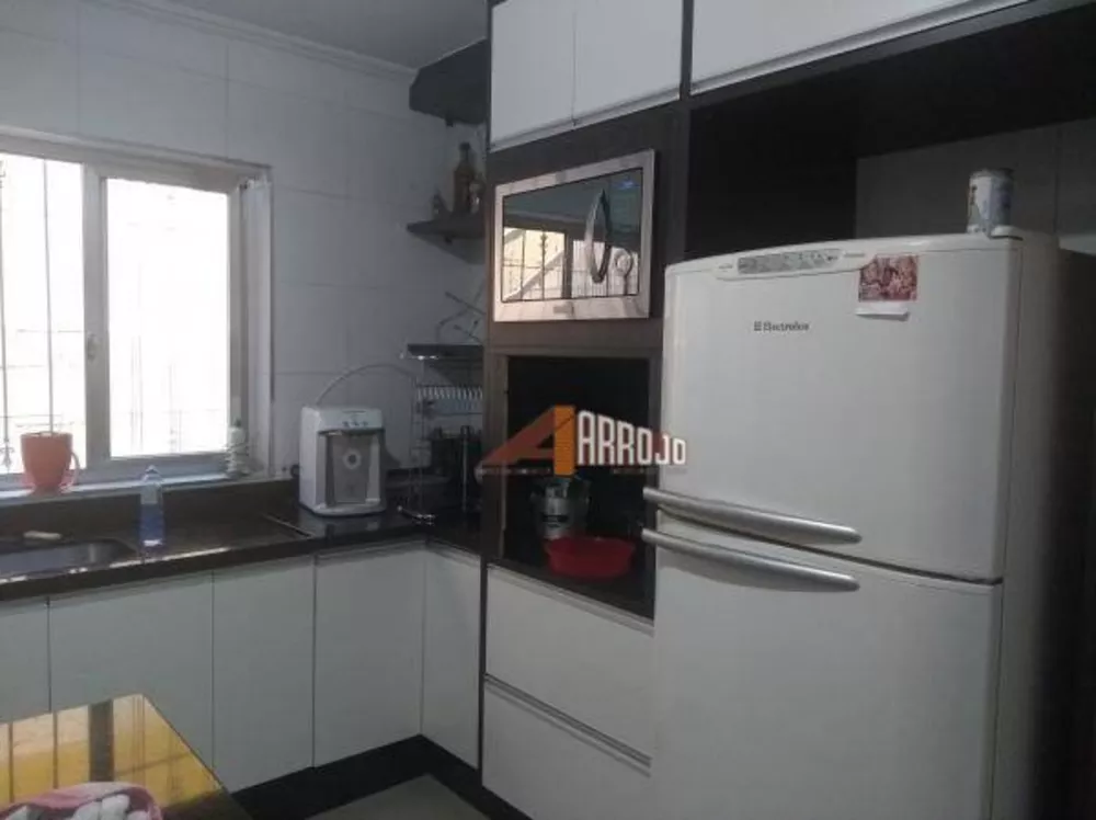 Sobrado à venda com 2 quartos, 235m² - Foto 1