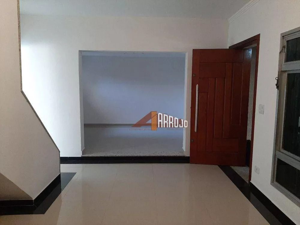 Sobrado à venda com 3 quartos, 186m² - Foto 2