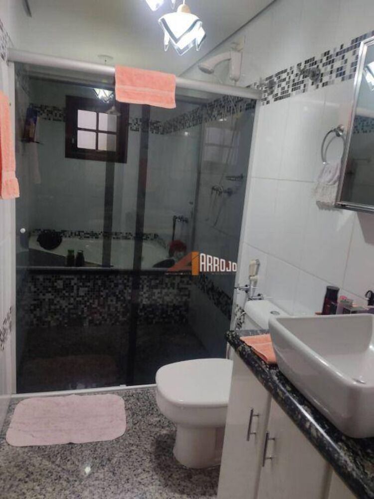 Sobrado, 4 quartos, 242 m² - Foto 1