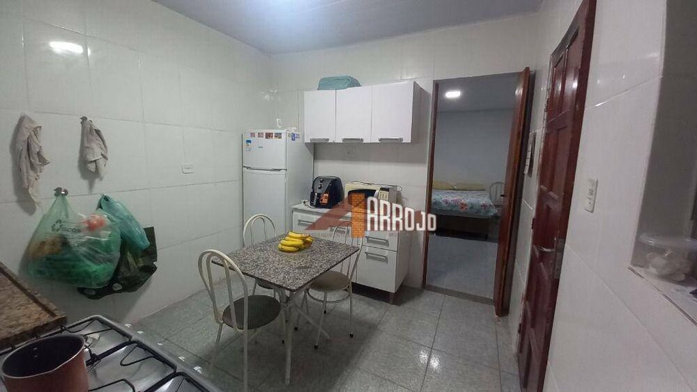 Sobrado à venda com 8 quartos, 221m² - Foto 5
