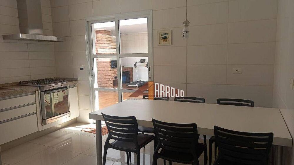 Casa, 3 quartos, 234 m² - Foto 1
