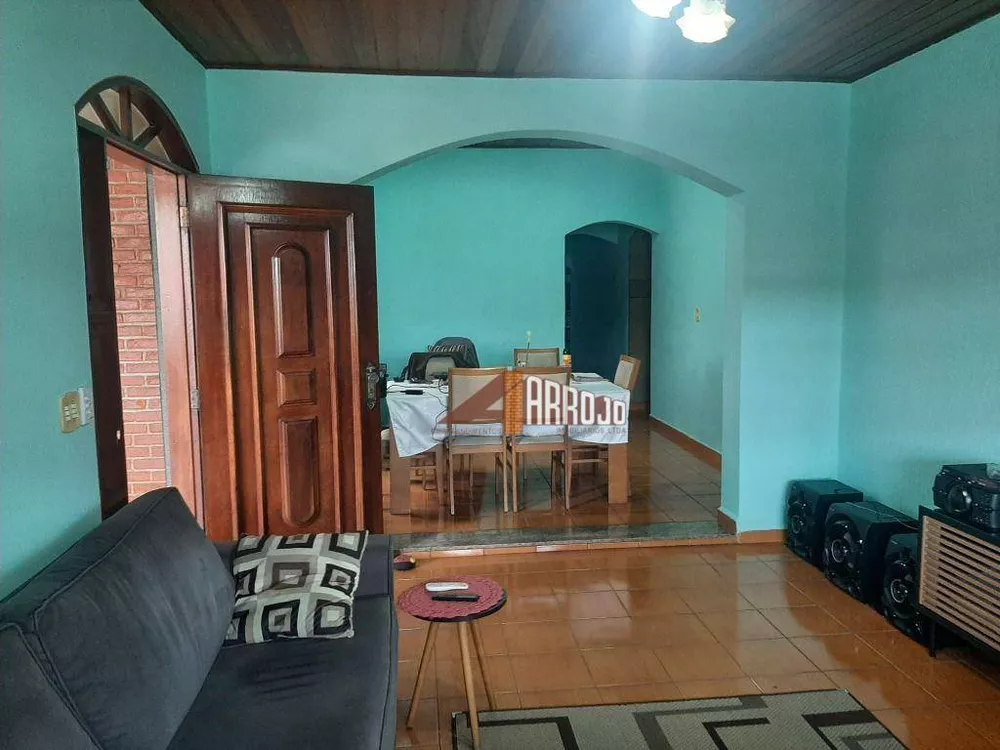 Casa à venda com 4 quartos, 110m² - Foto 1