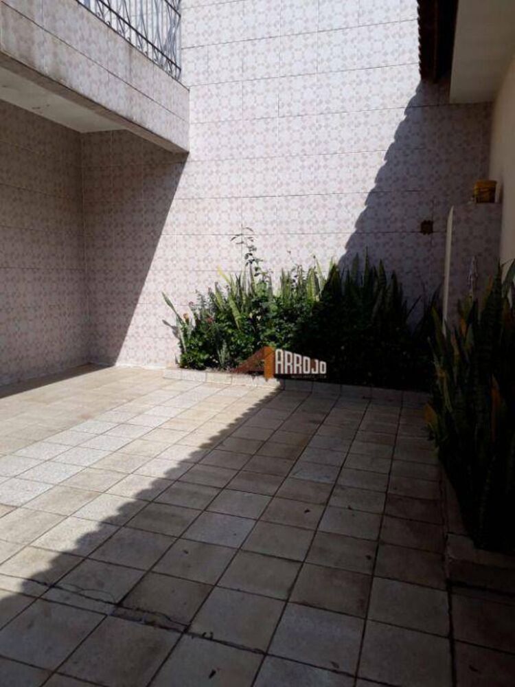Sobrado, 4 quartos, 359 m² - Foto 2
