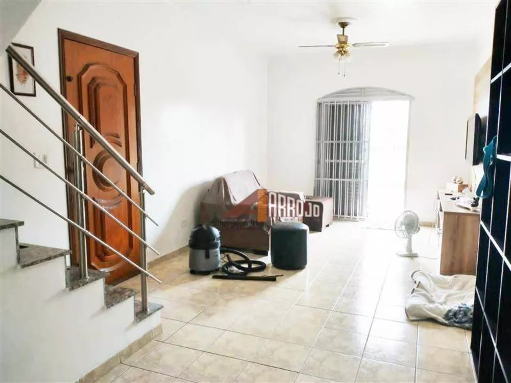 Sobrado à venda com 4 quartos, 218m² - Foto 2