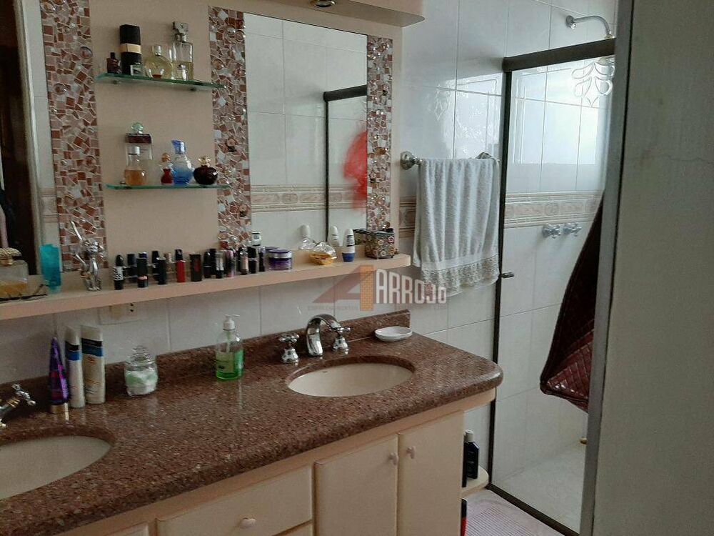 Casa, 3 quartos, 302 m² - Foto 1