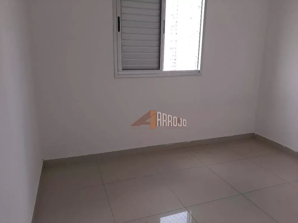 Apartamento à venda com 3 quartos, 61m² - Foto 4