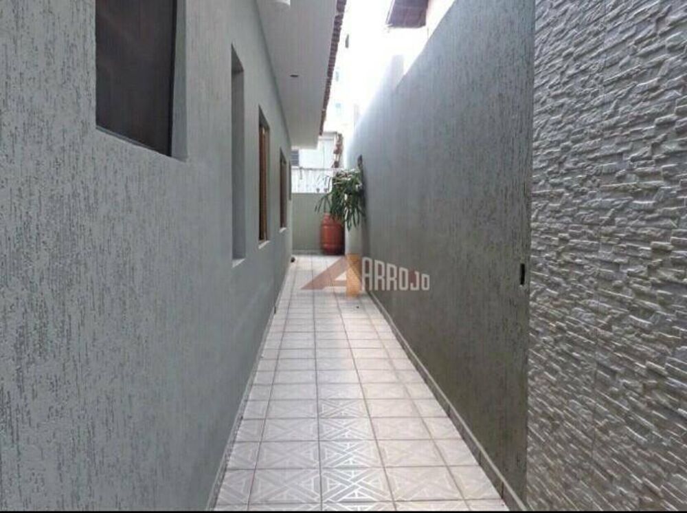 Casa, 3 quartos, 211 m² - Foto 1