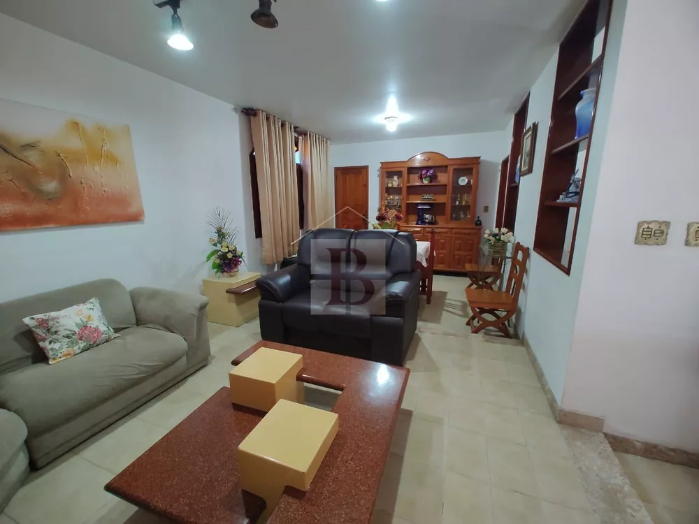 Casa à venda com 3 quartos, 420m² - Foto 2