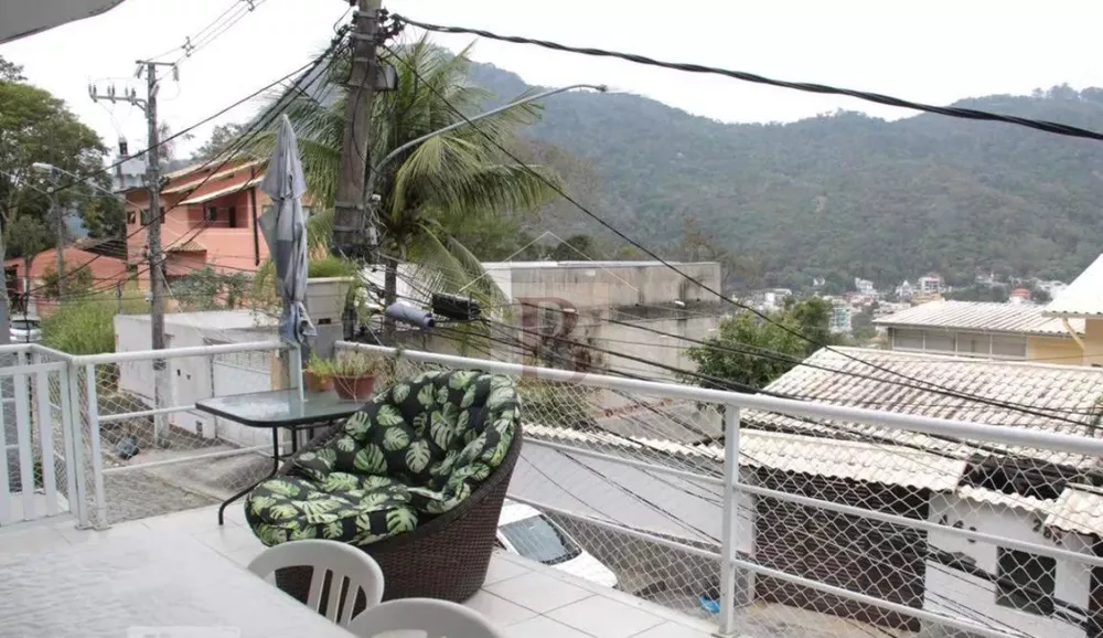 Casa, 4 quartos, 240 m² - Foto 1