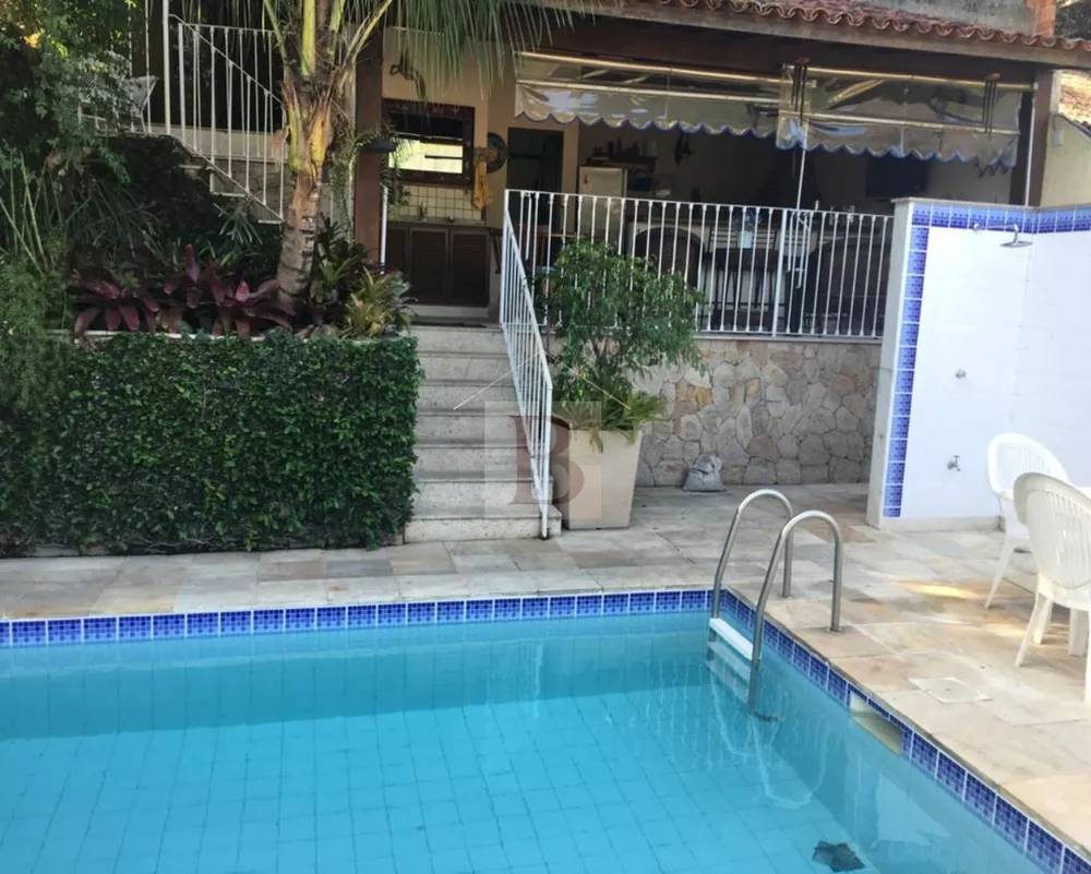 Casa, 4 quartos, 240 m² - Foto 1