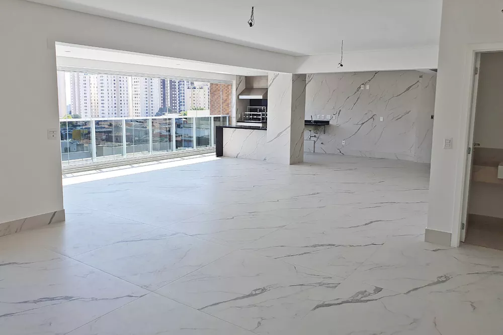 Apartamento à venda com 3 quartos, 228m² - Foto 1