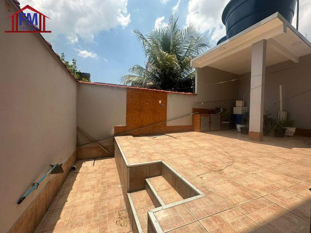 Casa, 4 quartos, 300 m² - Foto 1
