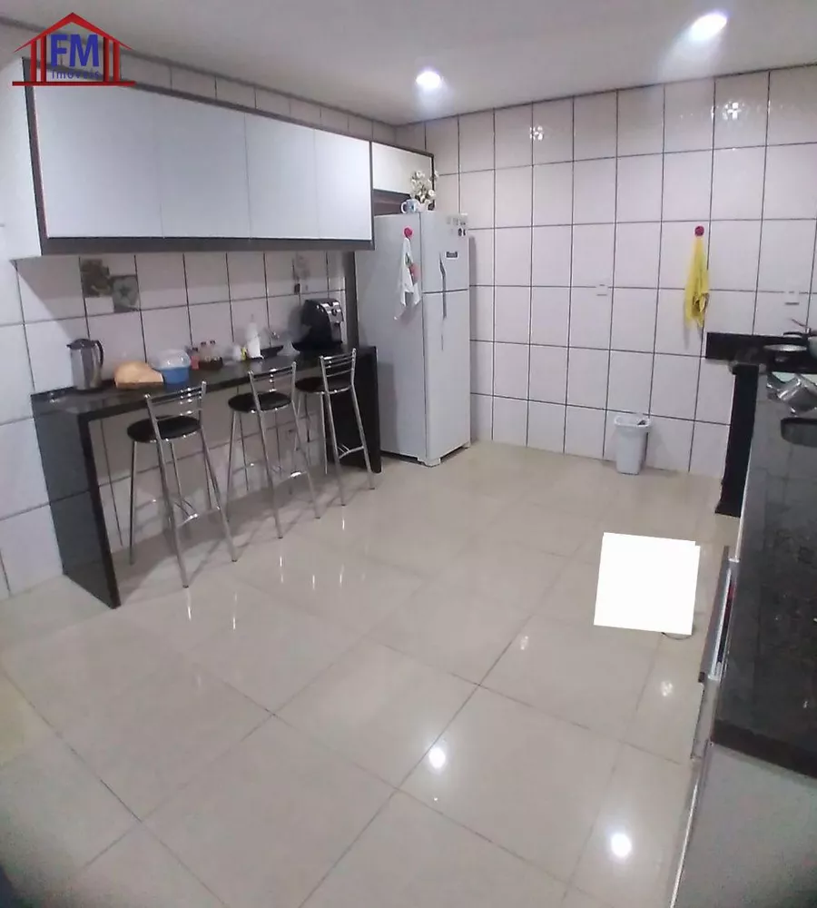 Casa de Condomínio à venda com 3 quartos, 250m² - Foto 4