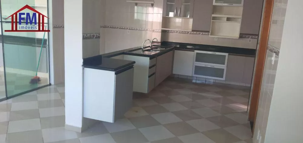 Casa de Condomínio à venda com 4 quartos, 600m² - Foto 3