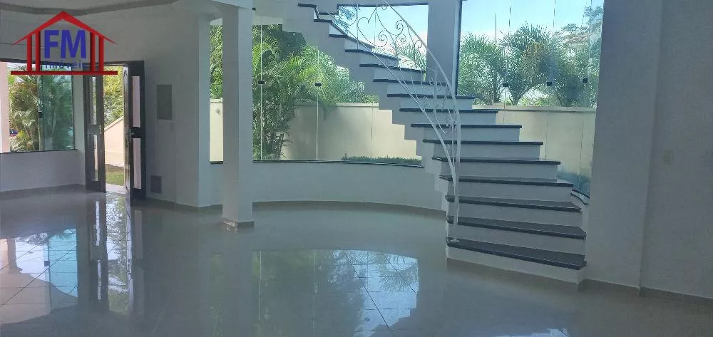 Casa de Condomínio à venda com 4 quartos, 600m² - Foto 2